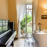 לינה וארוחת בוקר Casa Rossa *