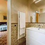 לינה וארוחת בוקר Casa Rossa
